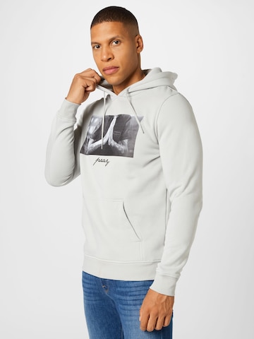 Mister Tee Sweatshirt 'Pray' in Grijs: voorkant