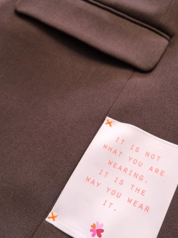 LIKS. Munich - Blazer 'mit Taschengürtel mit Applikation am Kragen aus Polyester - Viscose - Mischung - YunaC' en marrón
