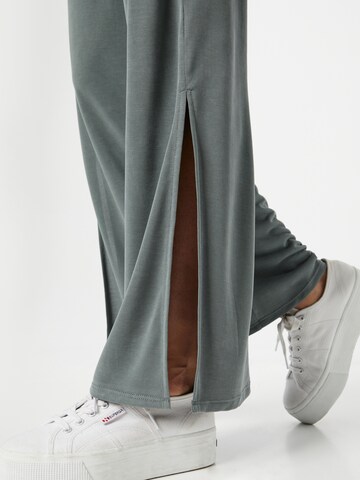Wide leg Pantaloni 'Caro' di ABOUT YOU in verde
