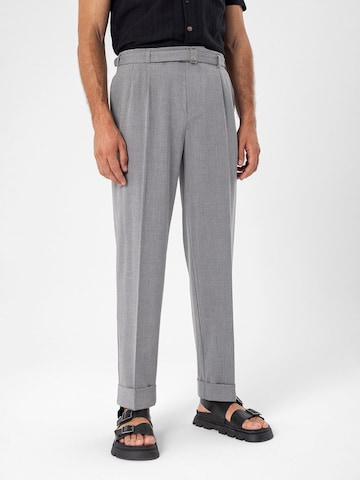 Antioch - regular Pantalón de pinzas en gris