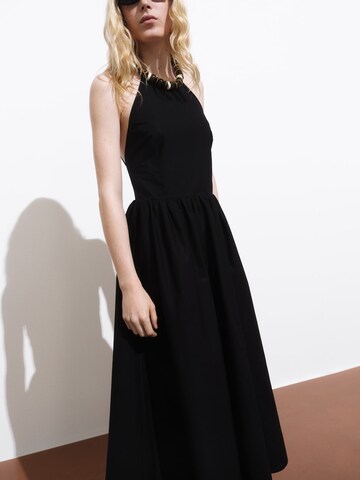 Rochie 'AUDREY' de la MANGO pe negru