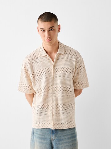 Bershka Comfort fit Koszula w kolorze beżowy: przód