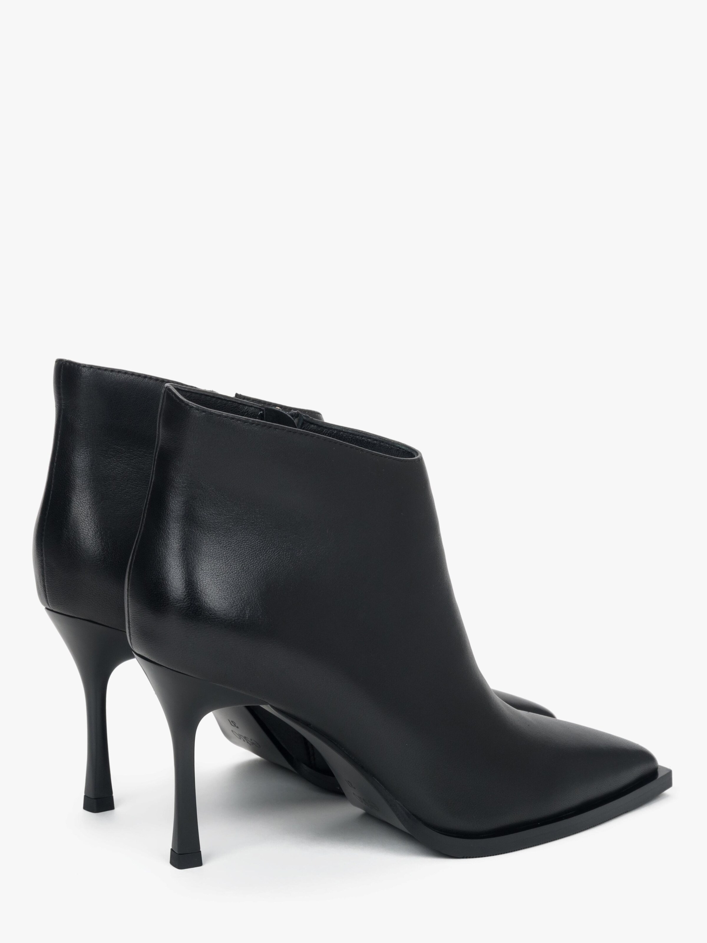 Estro Booties '690-801' in Black