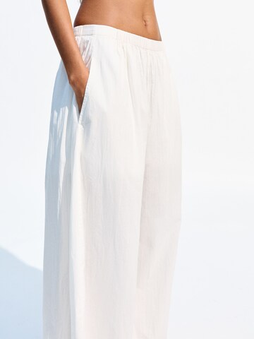 Bershka Tapered Bukser i hvid