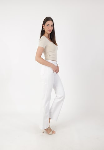 Elara Flared Jeans in Weiß
