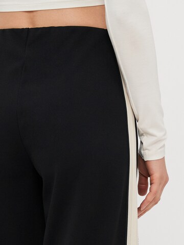 Vero Moda Tall - Pierna ancha Pantalón 'VMBERLIN' en negro