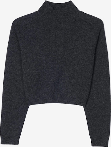 GOBI Cashmere Neulepaita 'Cropped High-Neck Cashmere Sweater' värissä harmaa: etupuoli