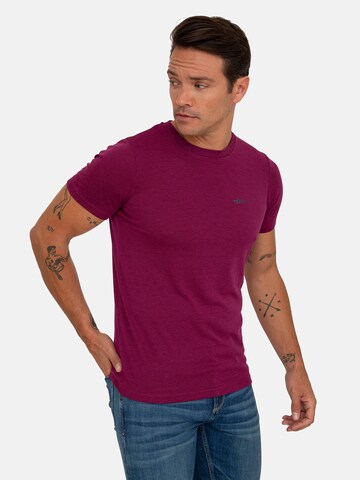 Jacey Quinn - Camisa em vermelho
