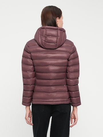 Blauer.USA Преходно яке в червено