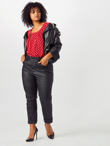 TRIANGLE Shirt in Rot