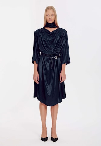 Robe oversize MONOSUIT en bleu : devant