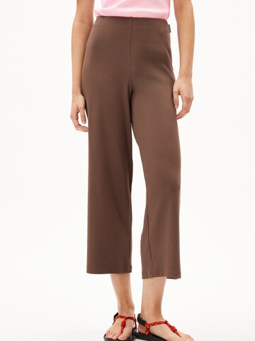 Regular Pantalon ARMEDANGELS en marron : devant
