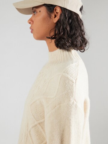 GAP Sweater in Beige