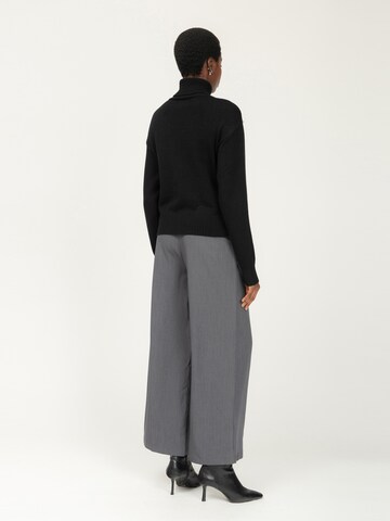 Influencer Sweater in Black