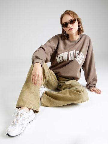 Gina Tricot Sweatshirt 'Riley' in Braun
