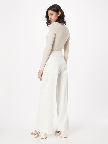 Wide Leg Pantalon à plis Calvin Klein en blanc