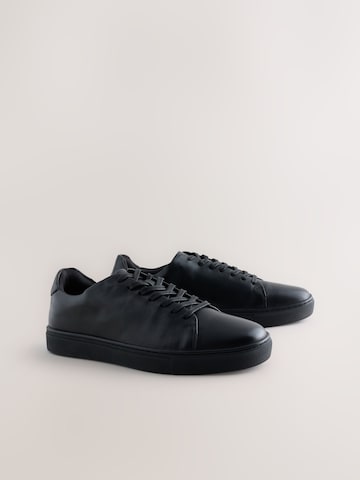 Baskets basses Next en noir