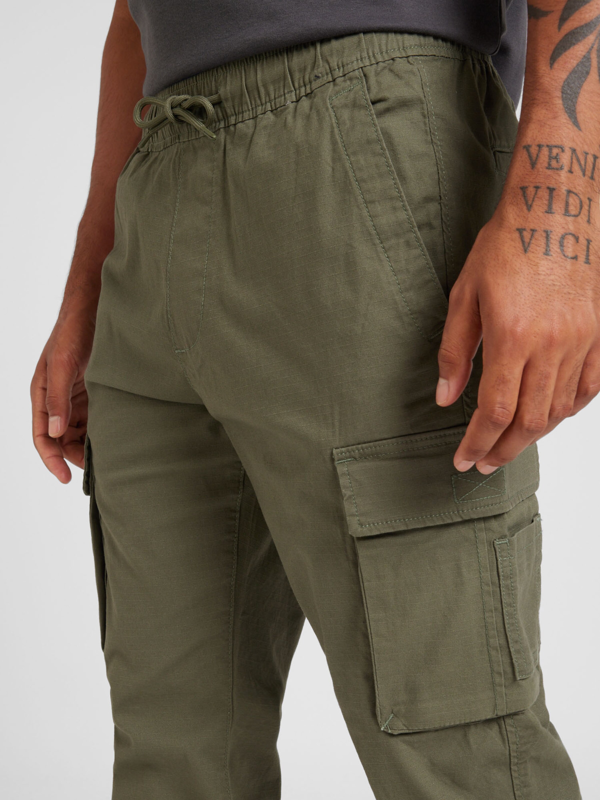 HOLLISTER Tapered Pantalon cargo en Oliva ABOUT YOU