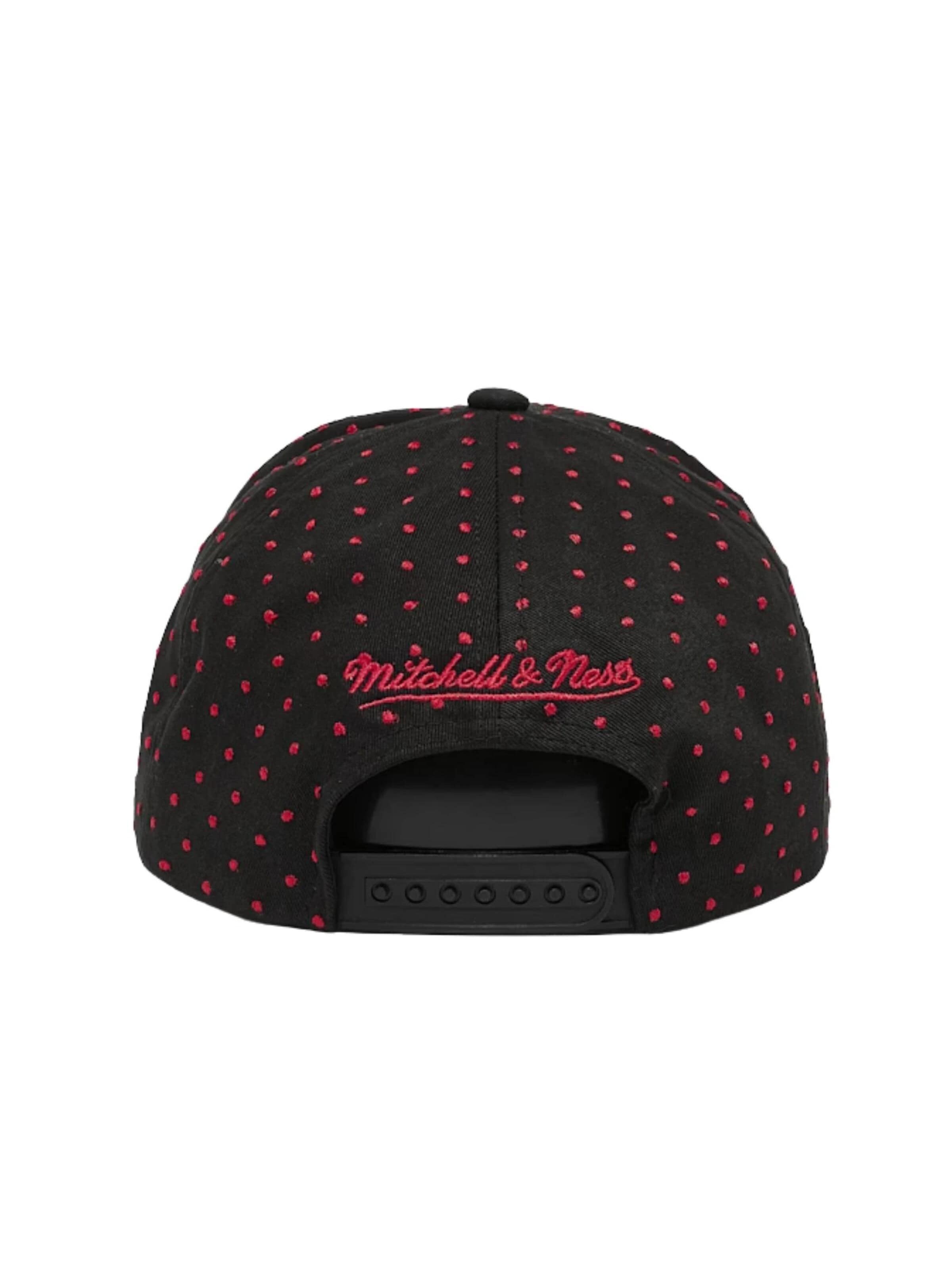 Casquette 'Gorra mitchell & ness negra bulls dotted polka pro crown snapback' Mitchell & Ness en noir