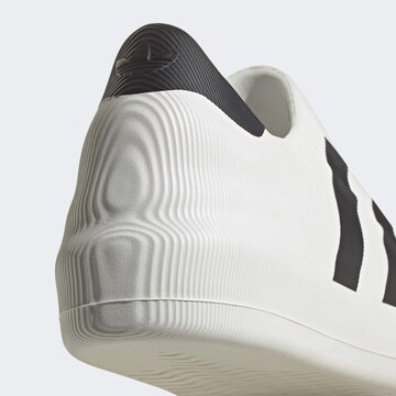 ADIDAS ORIGINALS - Zapatillas sin cordones 'Adifom Superstar' en blanco