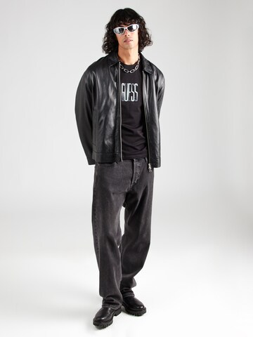 GUESS T-Shirt in Schwarz