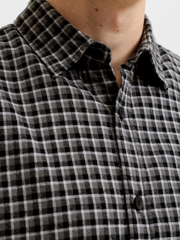 Jack & Jones Plus Comfort Fit Риза 'JJCARTER' в черно