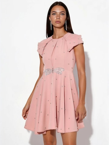 Robe de cocktail MSN Collection en rose : devant