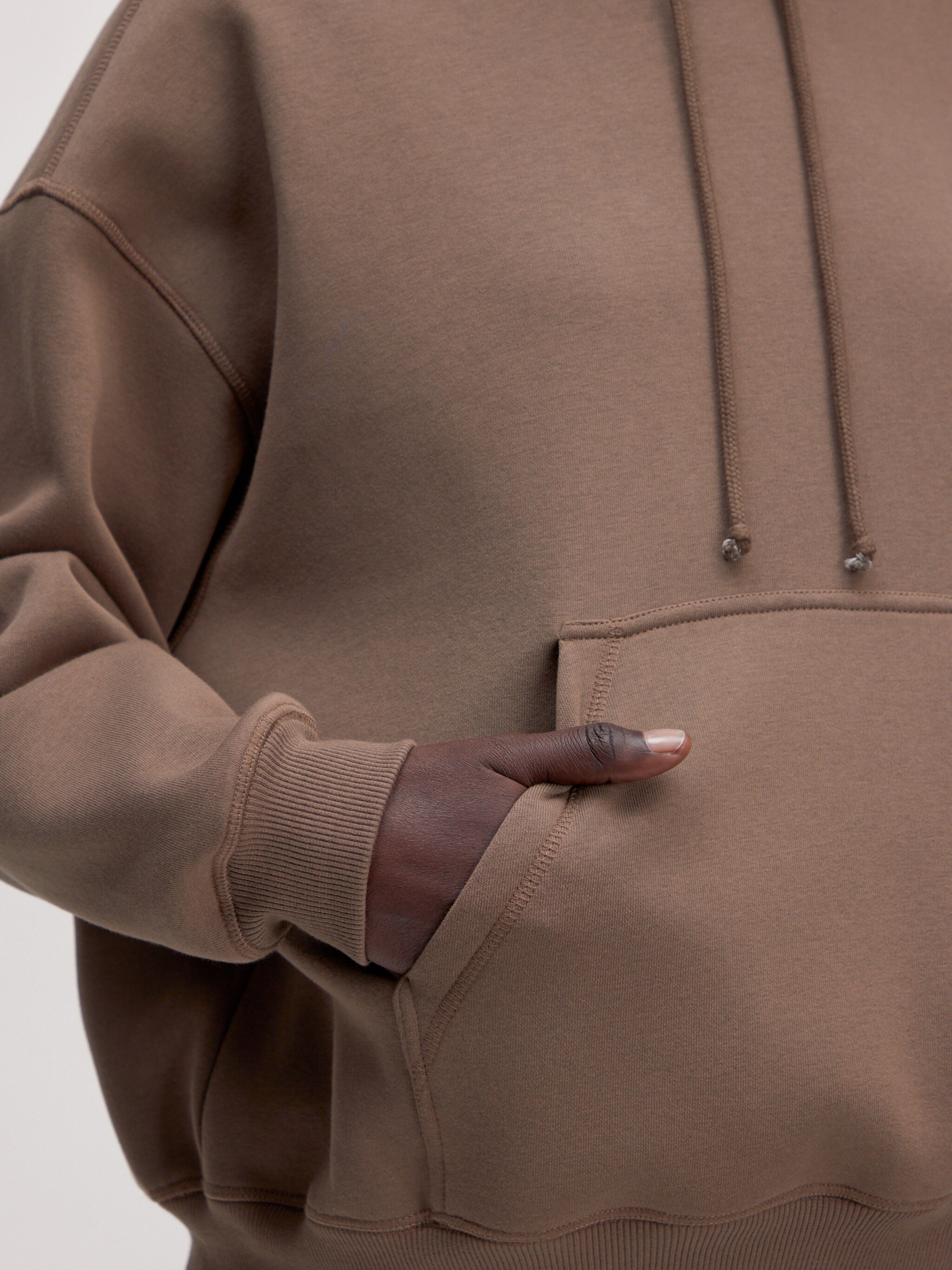 EDITED Produkter Sweatshirt 'Romi' brun