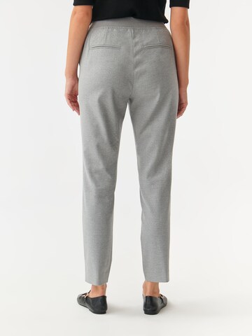 Tapered Pantaloni 'OLIA' di TATUUM in grigio