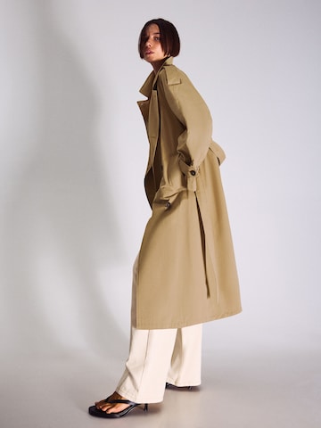 Bershka Övergångskappa i beige