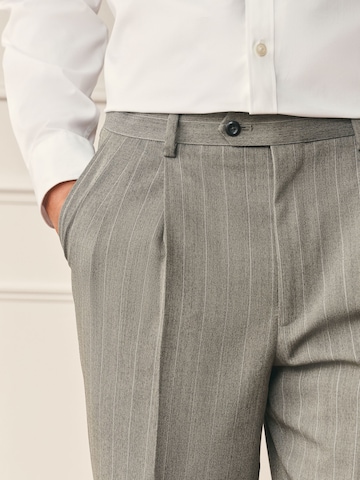Regular Pantaloni cutați de la Next pe bej