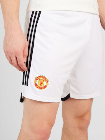 Regular Pantaloni sport 'Manchester United 23/24' de la ADIDAS PERFORMANCE pe alb