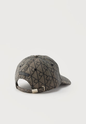 Calvin Klein Cap in Grau