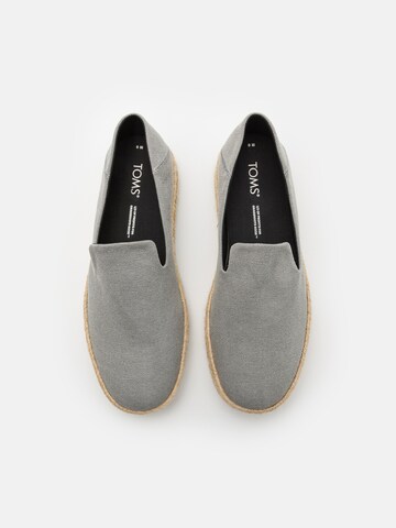 TOMS Slip-ons 'Santiago' in Grey