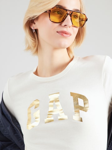 Tricou de la GAP pe alb