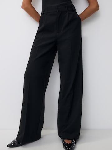 Wide Leg Pantalon à pince Pull&Bear en noir