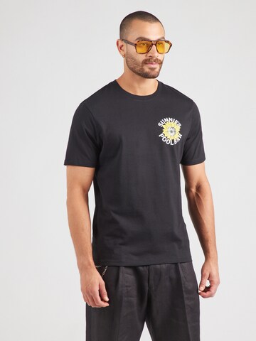 T-Shirt 'Sunnies Pool Bar' Lyle & Scott en noir