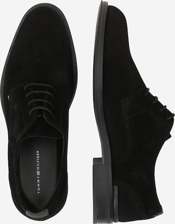 Chaussure à lacets TOMMY HILFIGER en noir
