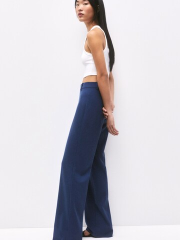 Wide Leg Pantalon à plis Pull&Bear en bleu : devant