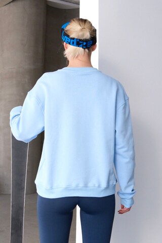 Sweat-shirt Justever en bleu