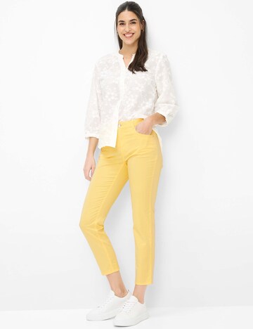 Regular Pantalon BRAX en jaune : devant