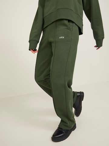 regular Pantaloni con piega frontale 'Camilla' di JJXX in verde