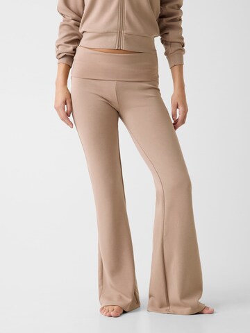 GUESS Flared Hose in Braun