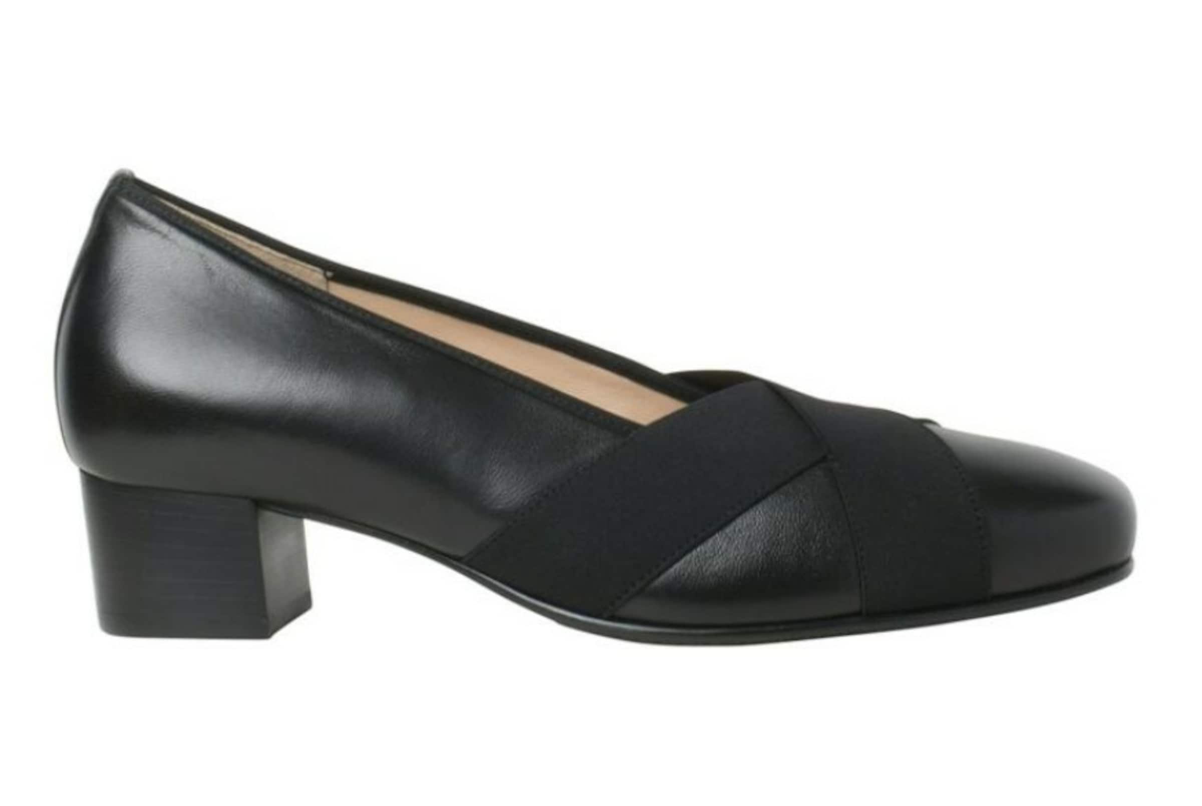 HASSIA Pumps in Black: front