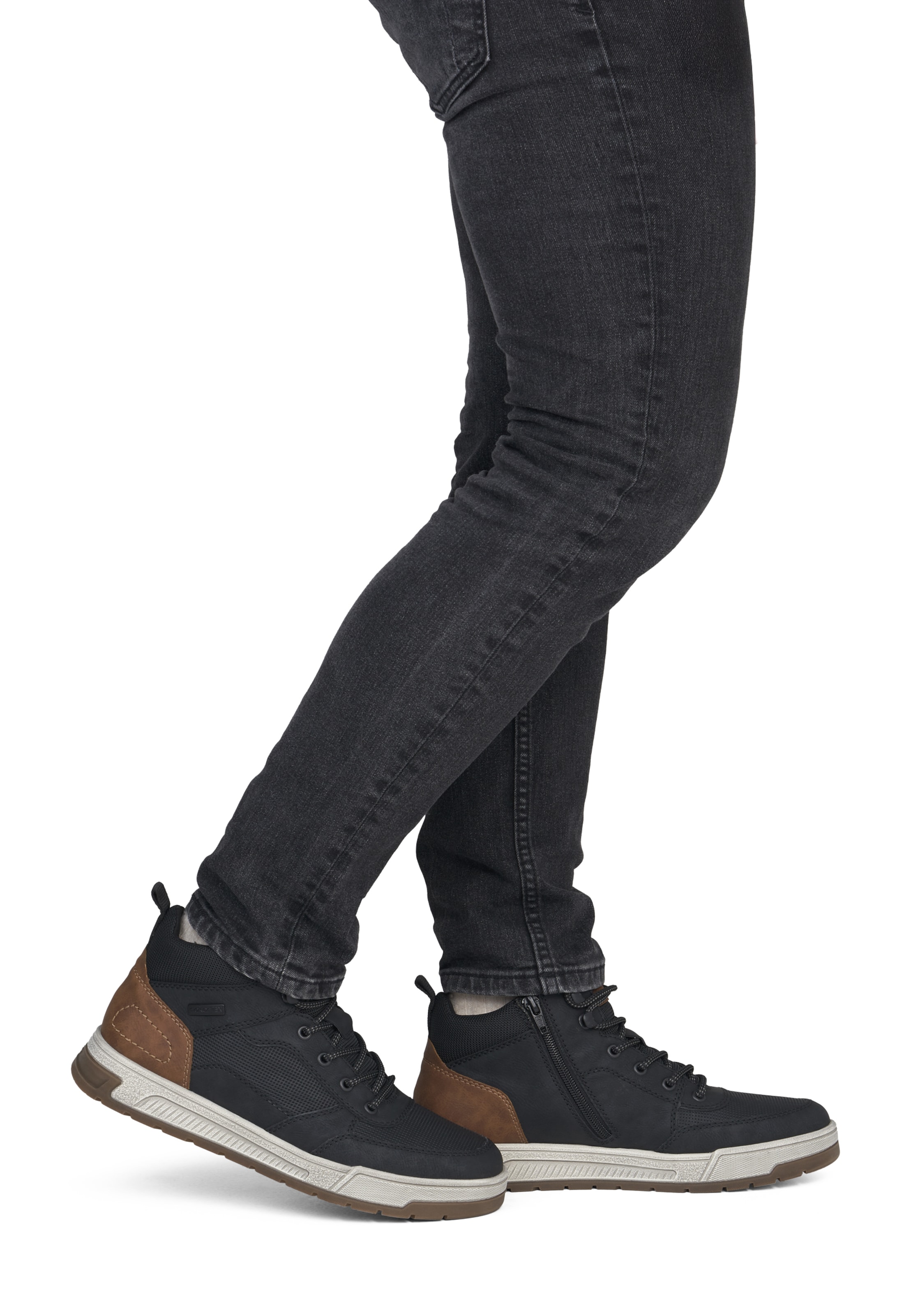 Sneaker alta di Rieker in nero
