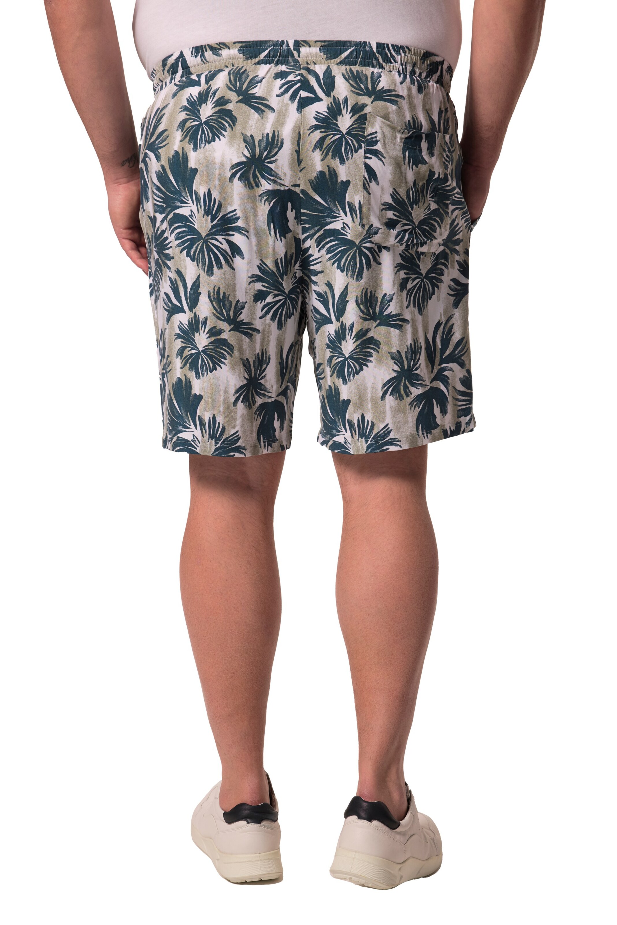 Men Plus Regular Shorts in Grün