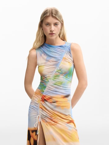 Rochie de la Desigual pe mai multe culori