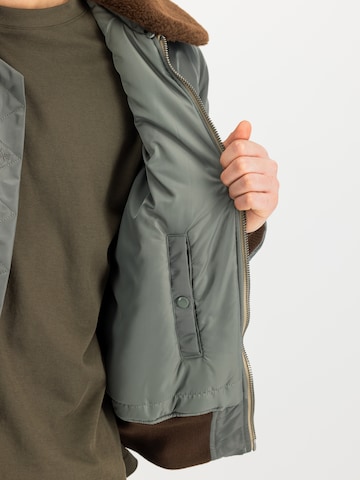 ALPHA INDUSTRIES Jacke 'B-15' in Grün: Vorderseite