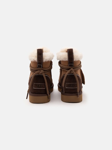 UGG Sněhule 'Classic Heritage' – hnědá