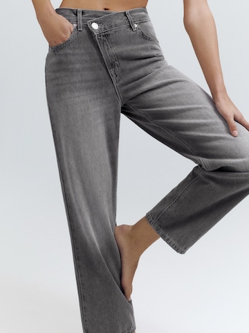 Pull&Bear Loosefit Jeans in Grau